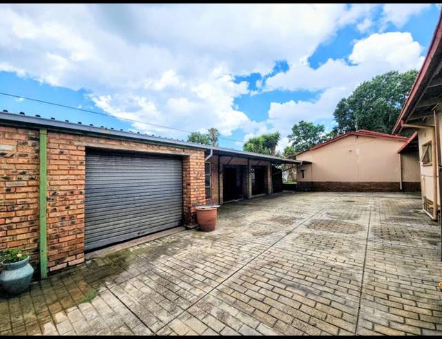 7 BEDROOM HOUSE FOR SALE IN RIETFONTEIN